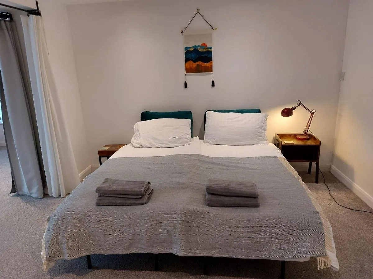 Beech House 20 Minute Walk To Airport Apartment Bristol
