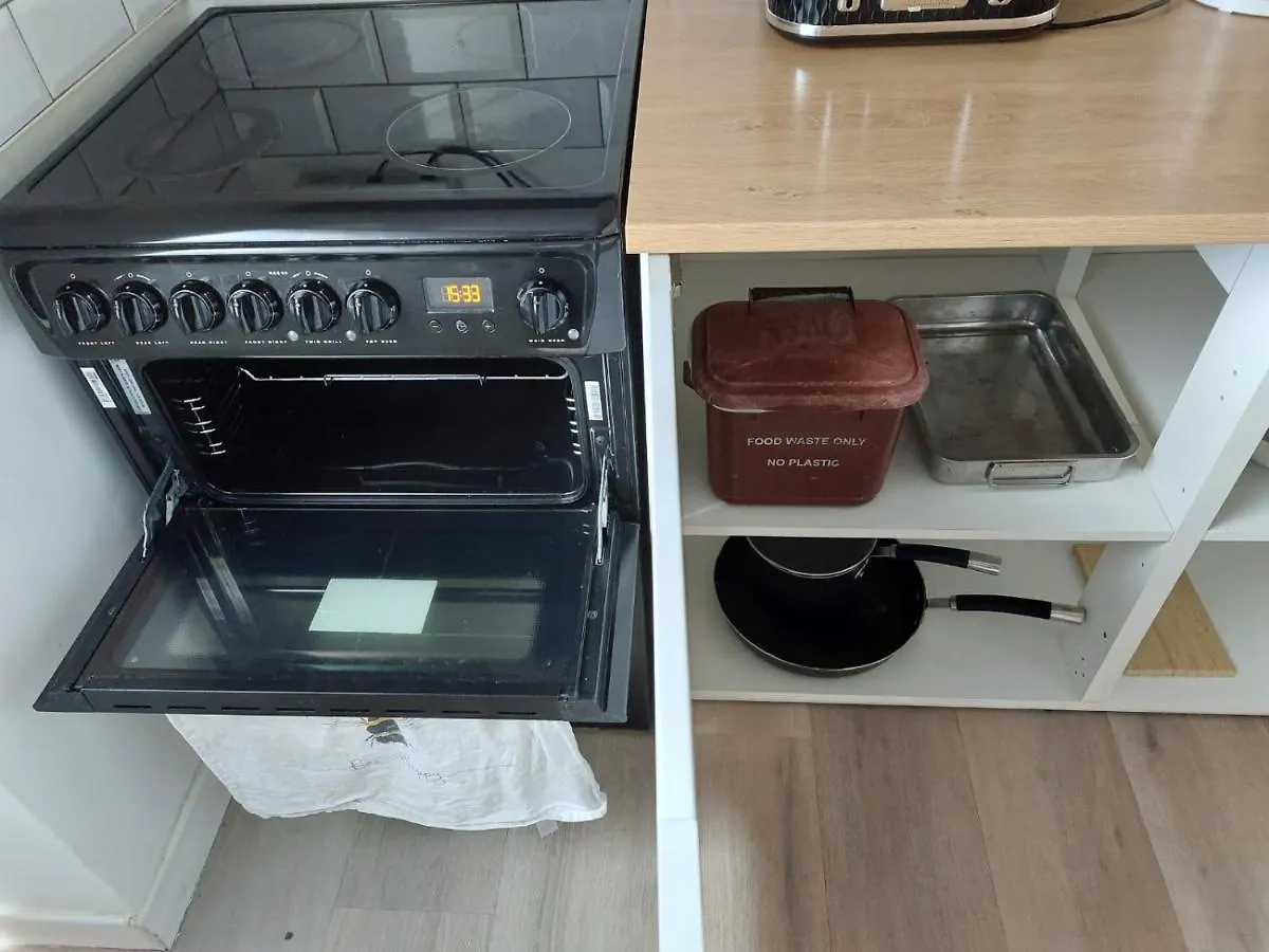 Homestay Beech House 20 Minute Walk To Airport Apartment Bristol